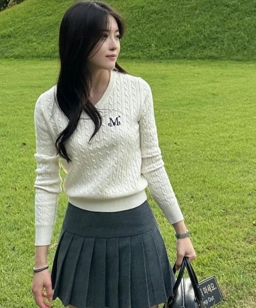 MUCENT（ムセント）の「【日本未発売/WEB限定】MUCENT(ムセント)/Vネック クロップ ケーブル ニット/PRIMROSE V-NECK CROP KNIT（ニット/セーター・レディース・ピンク/ブラウン/ホワイト/グレー/ブラック/アイボリー・FREE）」の11枚目の写真