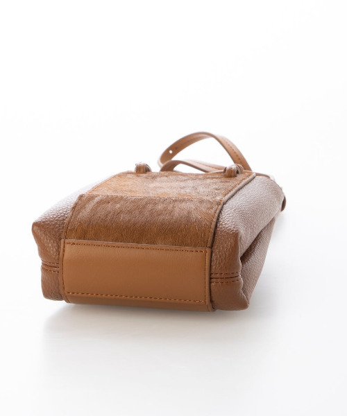 kakatoo（カカトゥ）の「カカトゥ kakatoo / カウヘアーポイントミニショルダー（ショルダーバッグ・レディース・ブラウン/レッド/ブルー・FREE）」の5枚目の写真