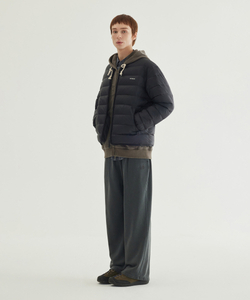 COVERNAT(カバーナット)の「カバーライトノーカラー ダウン Black(ダウンジャケット/コート・レディース・その他・X-SMALL/SMALL/MEDIUM/LARGE/X-LARGE/XX-LARGE)」の5枚目の写真