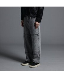 APOSTROPHE COMMA（アポストロフィコンマ）の「レザーラベルスノーウォッシングワイドデニムパンツ_グレー（デニムパンツ）」