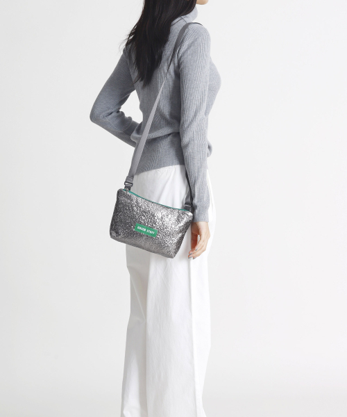 GREEN STUFF(グリーンスタッフ)の「handy bag Z1 - glitter titanium silver(メッセンジャーバッグ・レディース・その他・FREE)」の5枚目の写真