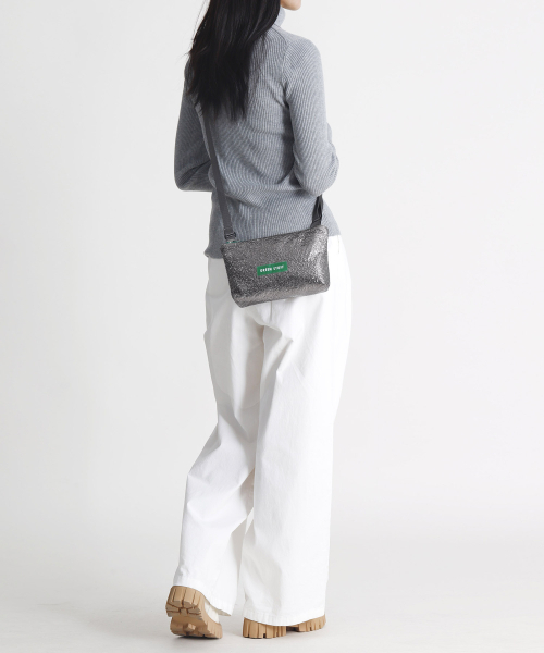 GREEN STUFF(グリーンスタッフ)の「handy bag Z1 - glitter titanium silver(メッセンジャーバッグ・レディース・その他・FREE)」の6枚目の写真
