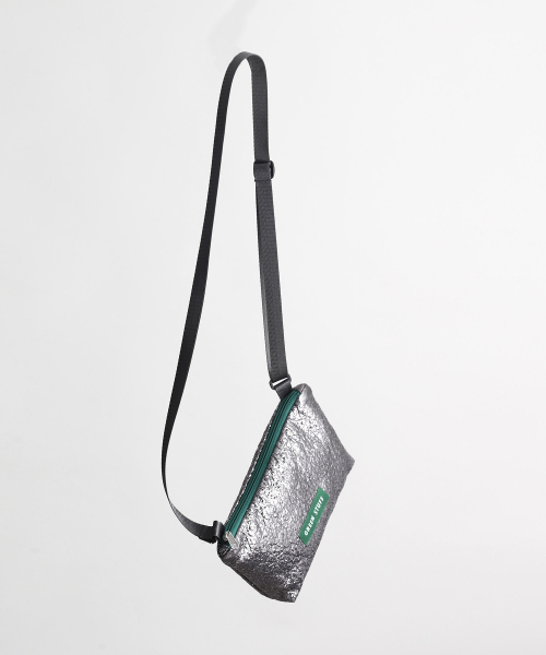 GREEN STUFF(グリーンスタッフ)の「handy bag Z1 - glitter titanium silver(メッセンジャーバッグ・レディース・その他・FREE)」の7枚目の写真