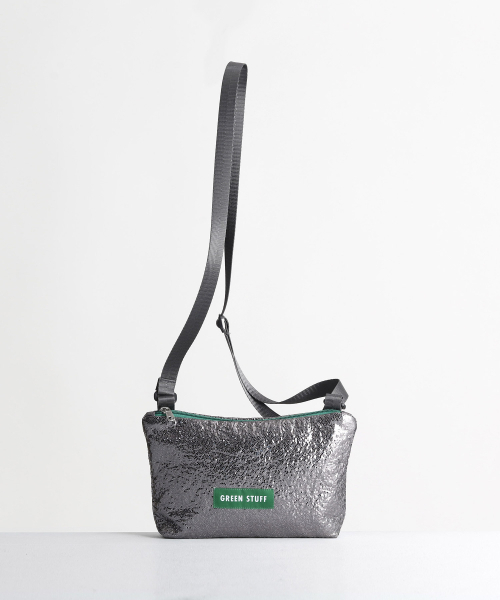 GREEN STUFF(グリーンスタッフ)の「handy bag Z1 - glitter titanium silver(メッセンジャーバッグ・レディース・その他・FREE)」の8枚目の写真