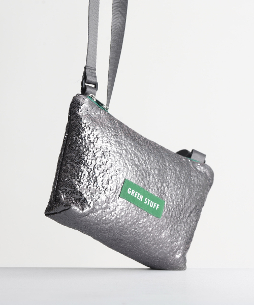 GREEN STUFF(グリーンスタッフ)の「handy bag Z1 - glitter titanium silver(メッセンジャーバッグ・レディース・その他・FREE)」の9枚目の写真