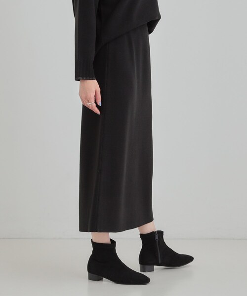 SHOO・LA・RUE(シューラルー)の「【洗濯機可/セットアップ可/毛玉になりにくい】心地よく穿ける ニットナロースカート(スカート・レディース・ライトベージュ/ダークブラウン/ブラック・01/02/03/04)」の21枚目の写真