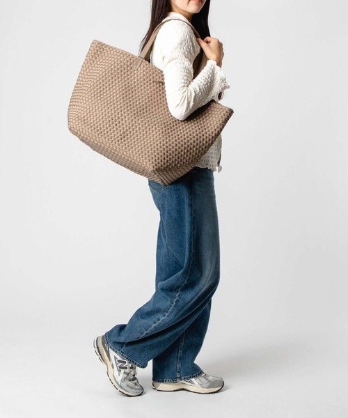 NAGHEDI(ナゲディ)の「NAGHEDI Jetsetter Large Tote ナケディ メッシュ ジェットセッター ラージ トートバッグ(トートバッグ・レディース・ブラック/クリーム/ベージュ・FREE)」の1枚目の写真