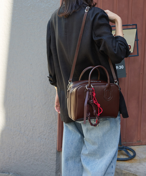 JOURNAL STANDARD(ジャーナルスタンダード)の「《追加》別注【VARNY】 PICADILLY MEDIUM (チャーム付)(ボストンバッグ・レディース・ブラック/ブラウン・FREE)」の5枚目の写真