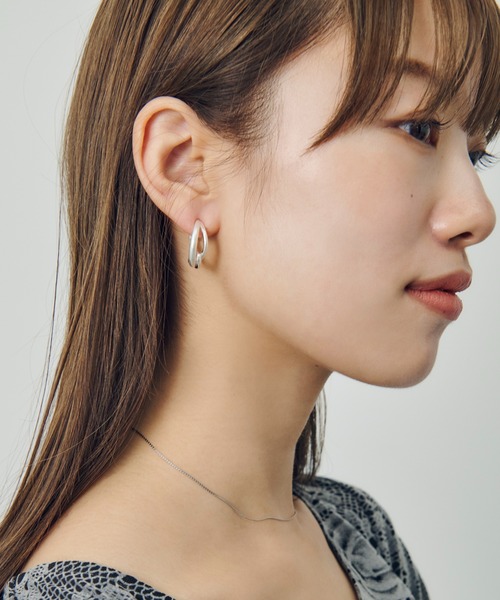 GOLDY(ゴールディ)の「ノット フープ イヤリング(イヤリング・レディース・シルバー/ゴールド系その他/シルバー系その他/ゴールド・FREE)」の11枚目の写真