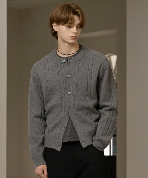 HYOJI（ヒョージ）の「FW ウォッシャブルケーブルラウンドクロップニットカーディガン (3カラー)（カーディガン/ボレロ・メンズ・ブラウン/チャコール/ブラック・L/M）」の6枚目の写真