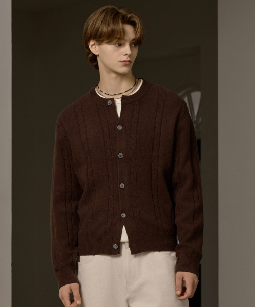 HYOJI（ヒョージ）の「FW ウォッシャブルケーブルラウンドクロップニットカーディガン (3カラー)（カーディガン/ボレロ・メンズ・ブラウン/チャコール/ブラック・L/M）」の8枚目の写真