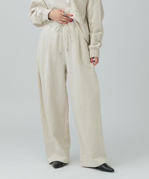 LEPSIM（レプシィム）の「サイドタックスウェットパンツ　634625（スウェットパンツ・レディース・ブラック/グレー系その他/グレイッシュベージュ・FREE）」の2枚目の写真