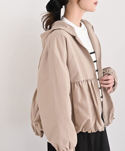rps（アールピーエス）の「ナイロンワッシャーペプラムバルーンジャケット（ナイロンジャケット・レディース・アイボリー/ベージュ/ブラック・フリー）」の3枚目の写真