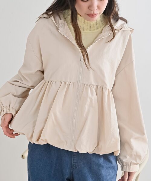 rps（アールピーエス）の「ナイロンワッシャーペプラムバルーンジャケット（ナイロンジャケット・レディース・アイボリー/ベージュ/ブラック・フリー）」の2枚目の写真