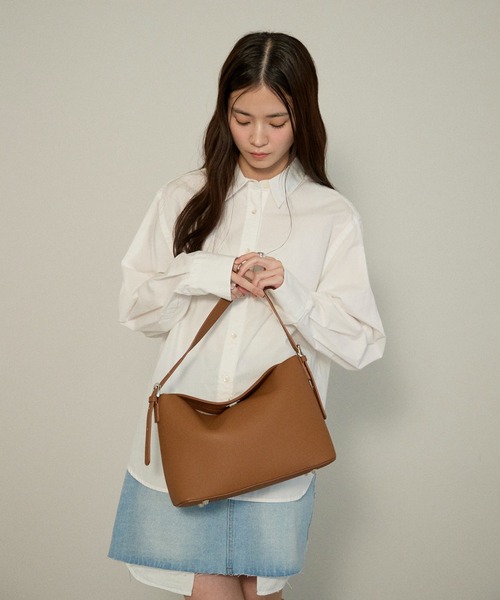 GUSCIO(グッシオ)の「【グッシオベーシック】ターンロック フラップショルダーバッグ(ショルダーバッグ・レディース・ブラウン/ブラック/アイボリー・FREE)」の3枚目の写真