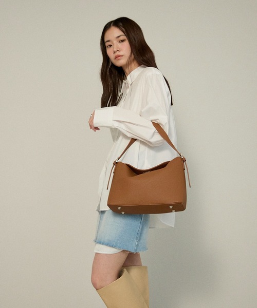 GUSCIO(グッシオ)の「【グッシオベーシック】ターンロック フラップショルダーバッグ(ショルダーバッグ・レディース・ブラウン/ブラック/アイボリー・FREE)」の6枚目の写真