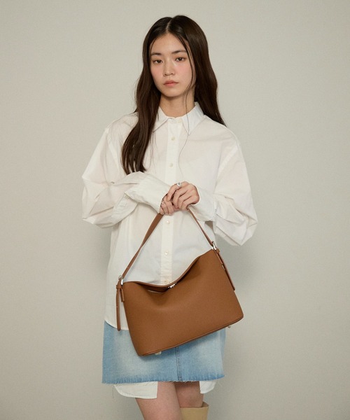 GUSCIO(グッシオ)の「【グッシオベーシック】ターンロック フラップショルダーバッグ(ショルダーバッグ・レディース・ブラウン/ブラック/アイボリー・FREE)」の8枚目の写真