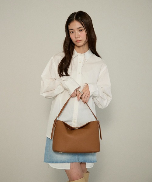GUSCIO(グッシオ)の「【グッシオベーシック】ターンロック フラップショルダーバッグ(ショルダーバッグ・レディース・ブラウン/ブラック/アイボリー・FREE)」の9枚目の写真