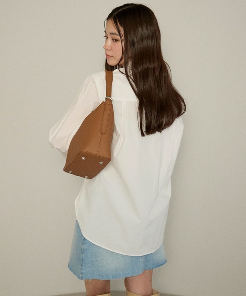 GUSCIO(グッシオ)の「【グッシオベーシック】ターンロック フラップショルダーバッグ(ショルダーバッグ・レディース・ブラウン/ブラック/アイボリー・FREE)」の10枚目の写真