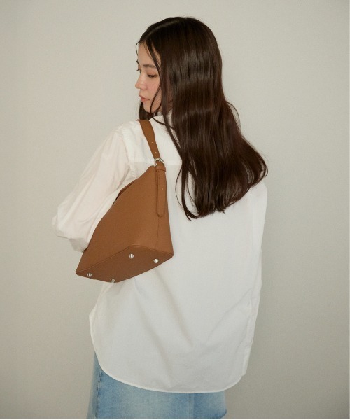 GUSCIO(グッシオ)の「【グッシオベーシック】ターンロック フラップショルダーバッグ(ショルダーバッグ・レディース・ブラウン/ブラック/アイボリー・FREE)」の11枚目の写真