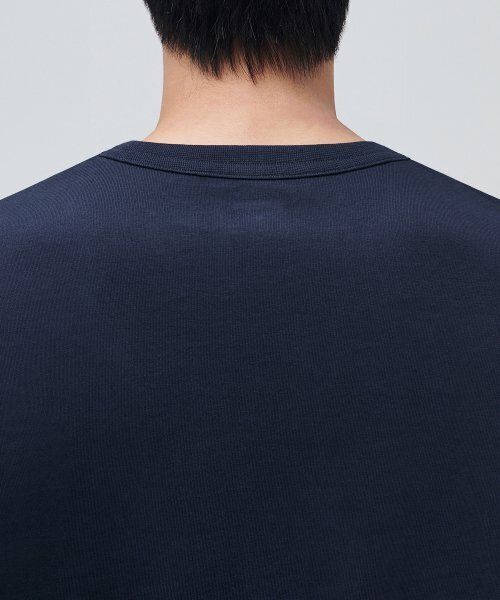 MUSINSA STANDARD（ムシンサスタンダード）の「リラックスフィットクルーネックポケットTシャツ[ネイビー]（Tシャツ/カットソー・メンズ・その他・LARGE/MEDIUM/SMALL/X-LARGE/2XL/3XL）」の4枚目の写真