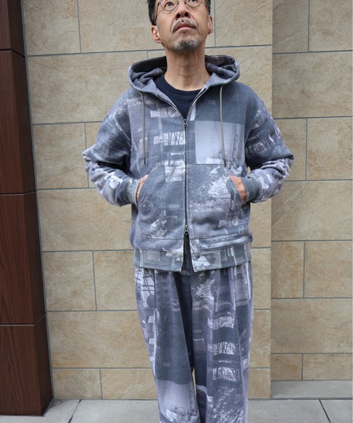 many men many mind(メニーメンメニーマインド)の「MANYMENMANYMINDS / グラフィックZIPパーカー(パーカー・メンズ・ベージュ/グリーン/ブラウン・LARGE/X-LARGE/MEDIUM)」の10枚目の写真
