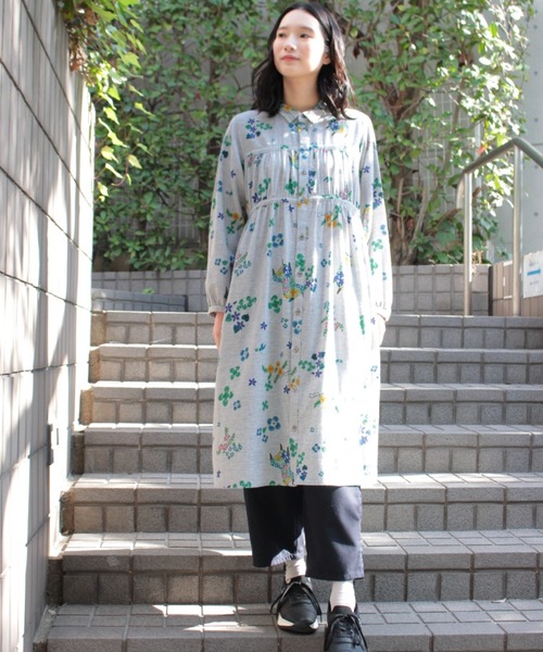 SUPER HAKKA（スーパーハッカ）の「SUPER　HAKKA×マツモトヨーコ　コットン先染めシャンブレー「冬から春へ」／「春の野にて」プリントワンピース（前開き）（ワンピース・レディース・杢グレー/マスタード・FREE）」の5枚目の写真