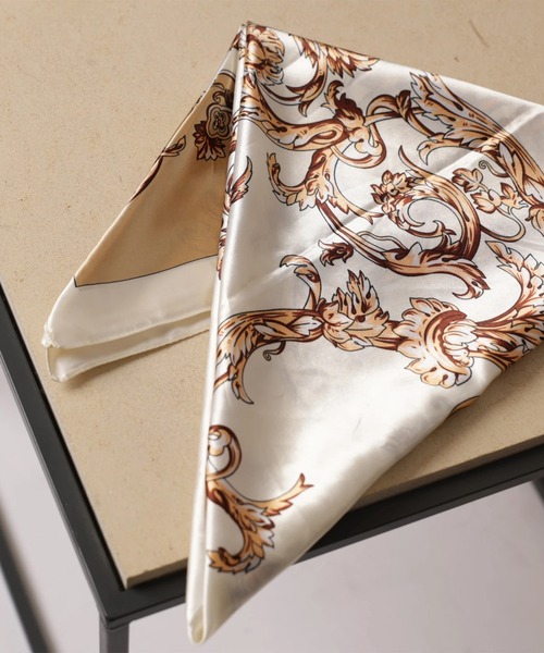 JUSGLITTY（ジャスグリッティー）の「スカーフ付スキッパーニット（ニット/セーター・レディース・ネイビー/サックスブルー/ホワイト/レッド・2）」の5枚目の写真