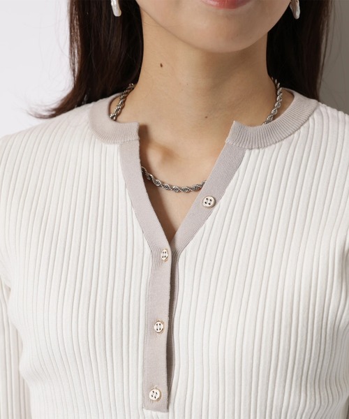 JUSGLITTY（ジャスグリッティー）の「スカーフ付スキッパーニット（ニット/セーター・レディース・ネイビー/サックスブルー/ホワイト/レッド・2）」の6枚目の写真