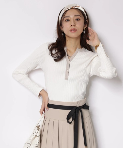 JUSGLITTY（ジャスグリッティー）の「スカーフ付スキッパーニット（ニット/セーター・レディース・ネイビー/サックスブルー/ホワイト/レッド・2）」の8枚目の写真