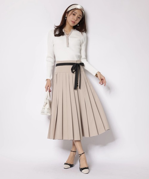 JUSGLITTY（ジャスグリッティー）の「スカーフ付スキッパーニット（ニット/セーター・レディース・ネイビー/サックスブルー/ホワイト/レッド・2）」の9枚目の写真