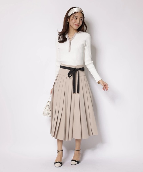 JUSGLITTY（ジャスグリッティー）の「スカーフ付スキッパーニット（ニット/セーター・レディース・ネイビー/サックスブルー/ホワイト/レッド・2）」の11枚目の写真