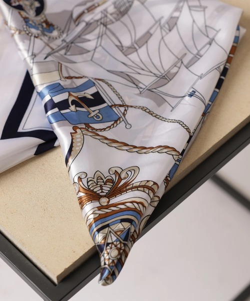 JUSGLITTY（ジャスグリッティー）の「スカーフ付スキッパーニット（ニット/セーター・レディース・ネイビー/サックスブルー/ホワイト/レッド・2）」の12枚目の写真