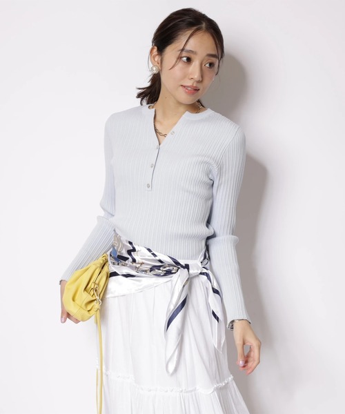 JUSGLITTY（ジャスグリッティー）の「スカーフ付スキッパーニット（ニット/セーター・レディース・ネイビー/サックスブルー/ホワイト/レッド・2）」の14枚目の写真