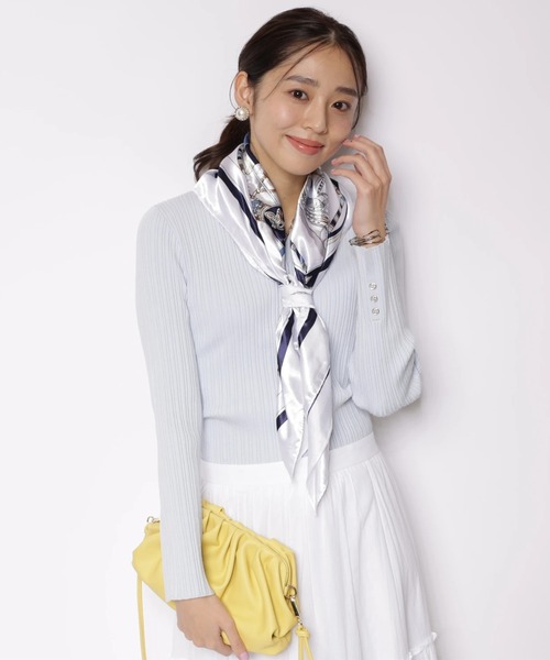 JUSGLITTY（ジャスグリッティー）の「スカーフ付スキッパーニット（ニット/セーター・レディース・ネイビー/サックスブルー/ホワイト/レッド・2）」の17枚目の写真