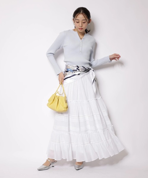 JUSGLITTY（ジャスグリッティー）の「スカーフ付スキッパーニット（ニット/セーター・レディース・ネイビー/サックスブルー/ホワイト/レッド・2）」の19枚目の写真