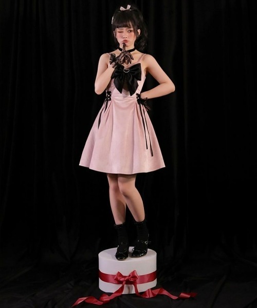 gossip!ロサンゼルス(ゴシップロサンゼルス)の「【Y2Kガーリー】バイカラー ビッグリボン ベロア キャミワンピース(ワンピース・レディース・ピンク/ブラック・M)」の2枚目の写真