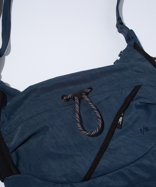 F/CE. (エフシーイー)の「F/CE. TEXTURED TWILL 2 WAY SHOULDER TOTE / エフシーイー テクスチャードツイル 2ウェイ ショルダートート(ショルダーバッグ・メンズ・ブラック/ネイビー・FREE)」の5枚目の写真