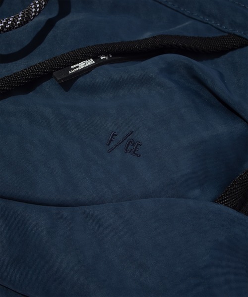 F/CE. (エフシーイー)の「F/CE. TEXTURED TWILL 2 WAY SHOULDER TOTE / エフシーイー テクスチャードツイル 2ウェイ ショルダートート(ショルダーバッグ・メンズ・ブラック/ネイビー・FREE)」の6枚目の写真