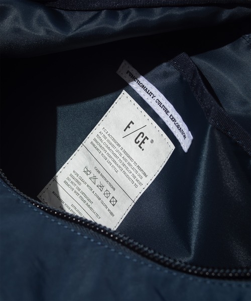 F/CE. (エフシーイー)の「F/CE. TEXTURED TWILL 2 WAY SHOULDER TOTE / エフシーイー テクスチャードツイル 2ウェイ ショルダートート(ショルダーバッグ・メンズ・ブラック/ネイビー・FREE)」の13枚目の写真