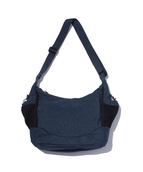 F/CE. (エフシーイー)の「F/CE. TEXTURED TWILL 2 WAY SHOULDER TOTE / エフシーイー テクスチャードツイル 2ウェイ ショルダートート(ショルダーバッグ・メンズ・ブラック/ネイビー・FREE)」の4枚目の写真