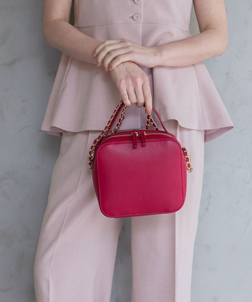 A part by(アパートバイ)の「2WAYバニティバッグ(ショルダーバッグ・レディース・ブラック/レッド・FREE)」の1枚目の写真