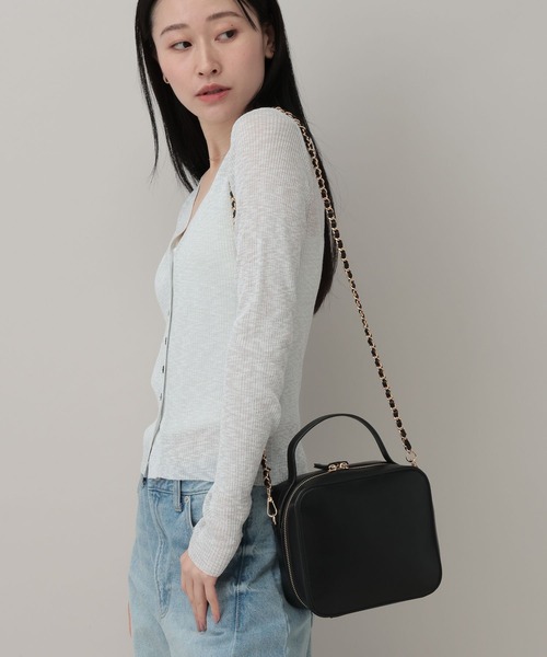 A part by(アパートバイ)の「2WAYバニティバッグ(ショルダーバッグ・レディース・ブラック/レッド・FREE)」の4枚目の写真