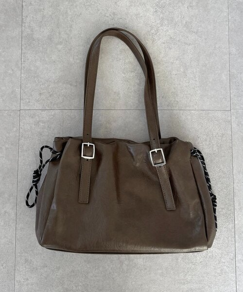 CPCM(シーピーシーエム)の「巾着レザーボストンバッグ(トートバッグ・レディース・ベージュ/ブラック/ブラウン・FREE)」の9枚目の写真