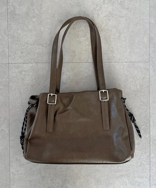 CPCM(シーピーシーエム)の「巾着レザーボストンバッグ(トートバッグ・レディース・ベージュ/ブラック/ブラウン・FREE)」の10枚目の写真