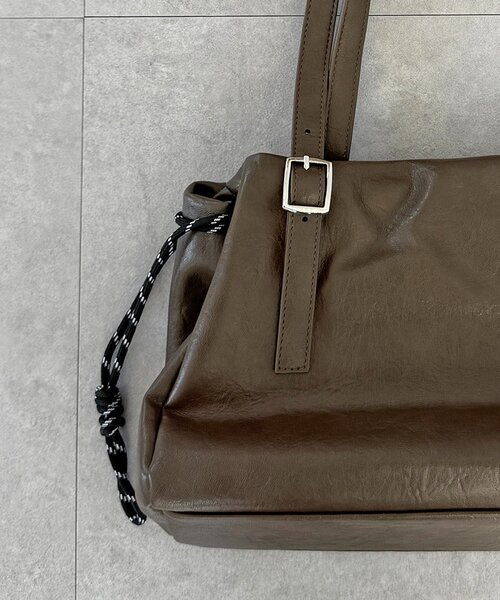CPCM(シーピーシーエム)の「巾着レザーボストンバッグ(トートバッグ・レディース・ベージュ/ブラック/ブラウン・FREE)」の11枚目の写真