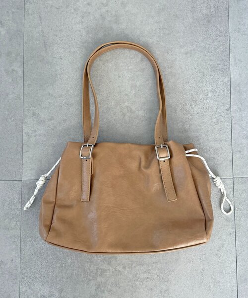 CPCM(シーピーシーエム)の「巾着レザーボストンバッグ(トートバッグ・レディース・ベージュ/ブラック/ブラウン・FREE)」の12枚目の写真