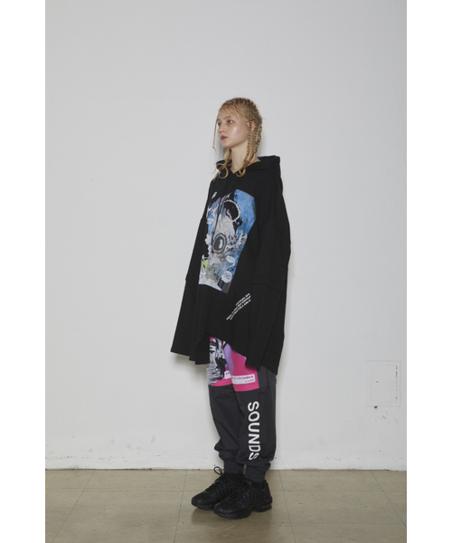 BMUETTE(ビムウィエ)の「ストリートギャラリー レディース フードパーカー (#POOF)(パーカー・レディース・ブラック・X-SMALL/SMALL)」の2枚目の写真