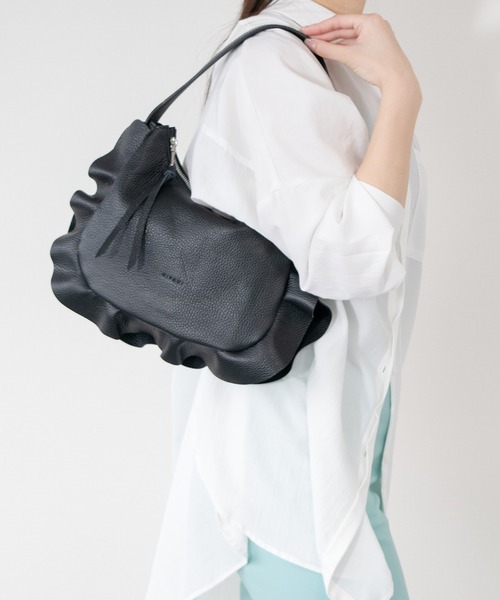 RIPANI(リパーニ)の「【RIPANI】サイドフリルホーボーバッグミディ(Q66401)(ハンドバッグ・レディース・ライトグレー/ブラック・ALL)」の7枚目の写真