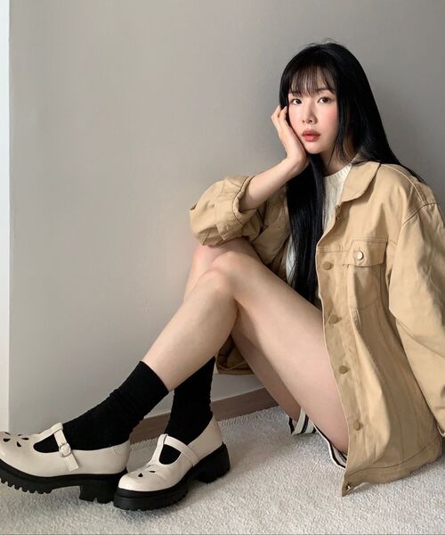 MAC MOC（マックモック）の「カルリア Tストラップニューヴァイコニックフラワープラットフォームローファー_2color 5cm（ローファー・レディース・ブラック/アイボリー・22.5cm/23.5cm/23cm/24.5cm/24cm/25cm）」の10枚目の写真